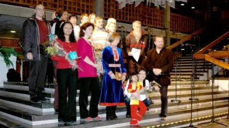 VÄLKOMSTCEREMONI. Nya svenska medborgare i Kiruna kommun välkomnades i stadshuset av kommunalrådet Kenneth Stålnacke.Foto: Alexander Linder