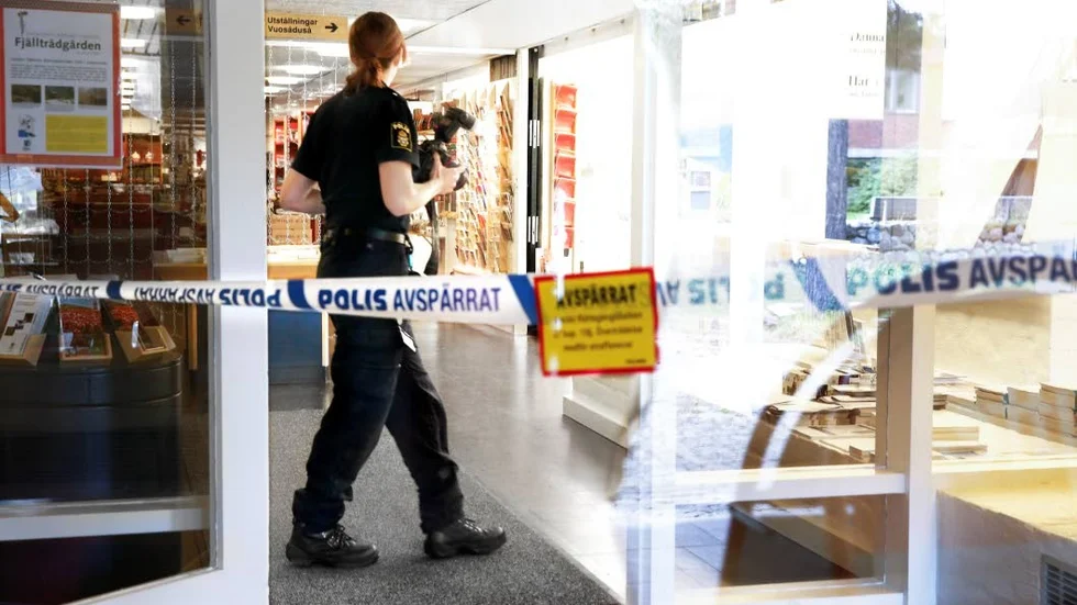 Sökte spår. På onsdagen gick polisens tekniker igenom lokalerna på Attje museum i jakten på spår efter tisdagens gasattack.