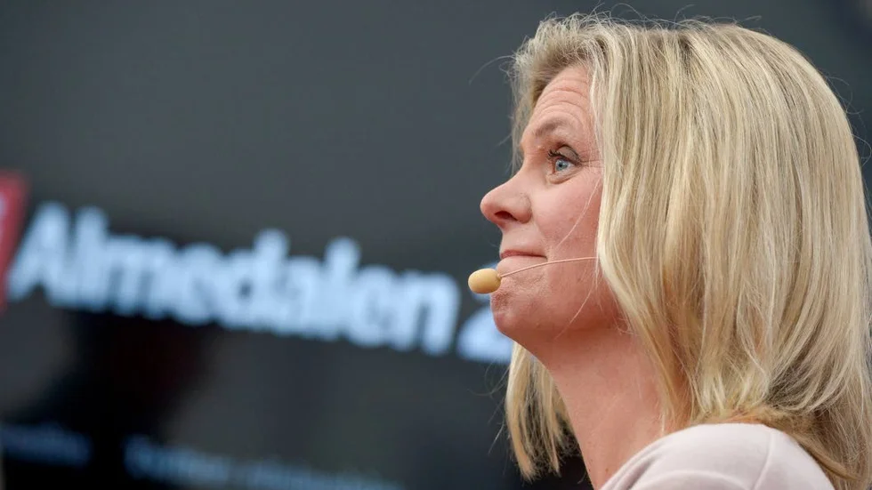 Kunderna betalar bankskatten. Magdalena Andersson är ingen Karl-Bertil Jonsson.