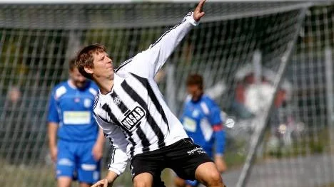 För Per Pettersson och övriga spelare i Munksund/Skuthamns kan det bära uppåt i seriesystemet. Föreningen har fått en förfrågan om att ersätta Sunnanå SK som dragit sig ur division 3 norra.