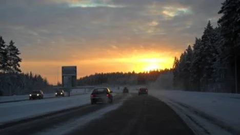 Bilden är tagen på E4 mellan Norrfjärden och Piteå. Bilden ger hopp om sol och ljus. Snart är den efterlängtade våren och solvärmen här.