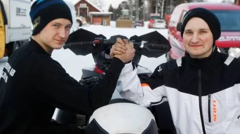 Filip Öhman och Adam Öhman gör upp i SM i stadioncross.