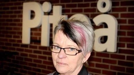 Ruth Rahkola, ordförande för barn- och utbildningsnämnden, beklagar att blivit som det blivit med skolskjutsarna men tror att den pågående utredningen kommer att resultera i en bra framtida organisation.