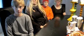 Skolbuss fick takkåpan avskalad