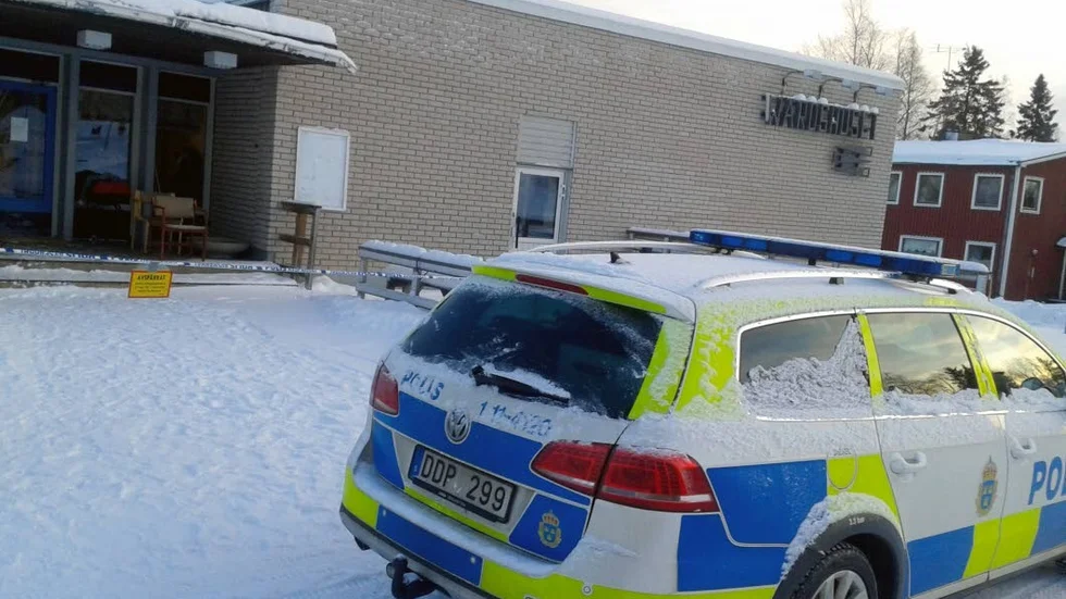 UPPLOPP I KORPILOMBOLO. På onsdagen kallades polis till ett asylboende i Korpilombolo efter att två unga pojkar, 14 respektive 15 år, gått bärsärk.