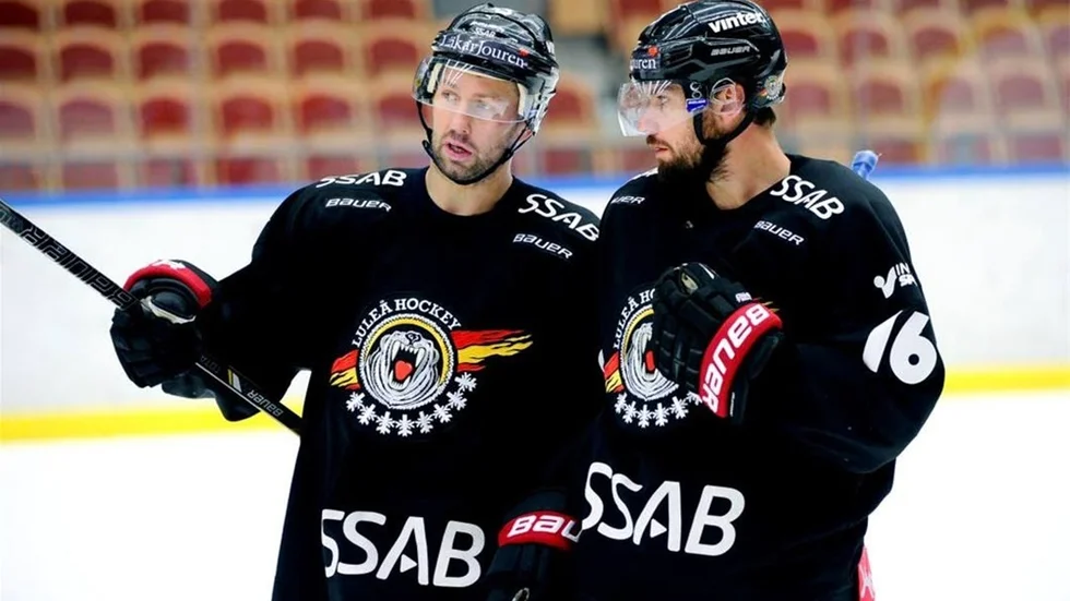 STUKADE HJÄLTAR. Niklas Olausson och Per Ledin skadade sig båda två i förlusten mot Leksand. Ingen av dem deltog under måndagens isträning med Luleå Hockey.