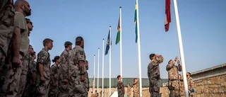 I 19 till Afghanistan trots flagghalning i svenska campen
