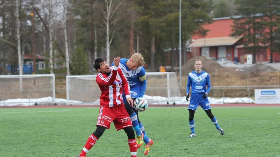 Tufft. Hector Garcias Övertoneå kryssade mot Linus Backmans Alvik.