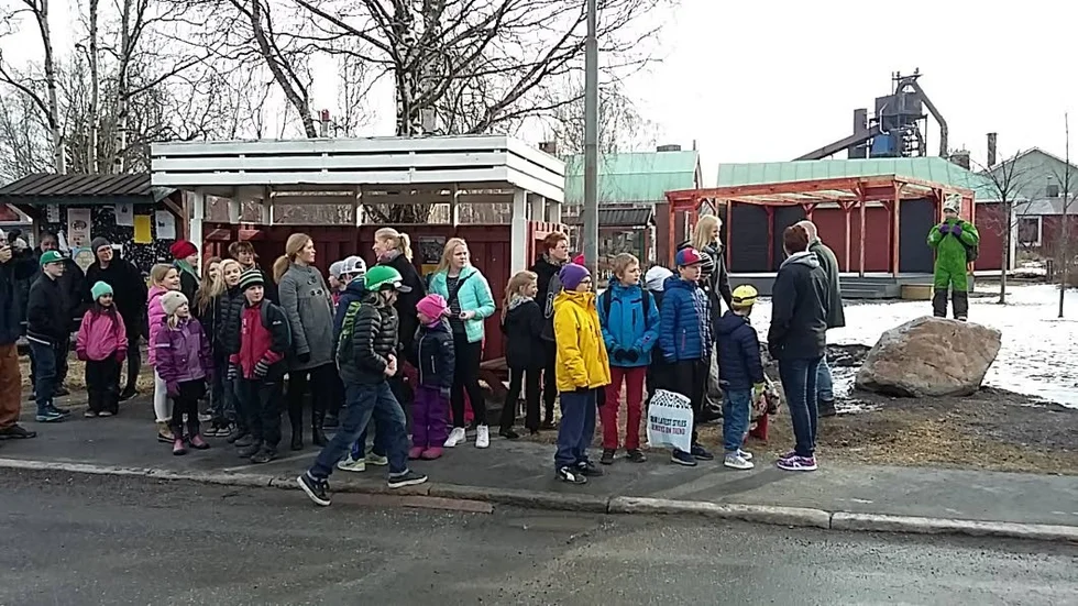 Provar. Ett 50-tal barn provade på att resa med buss till skolan från Svartöstan under tisdagsmorgonen.
