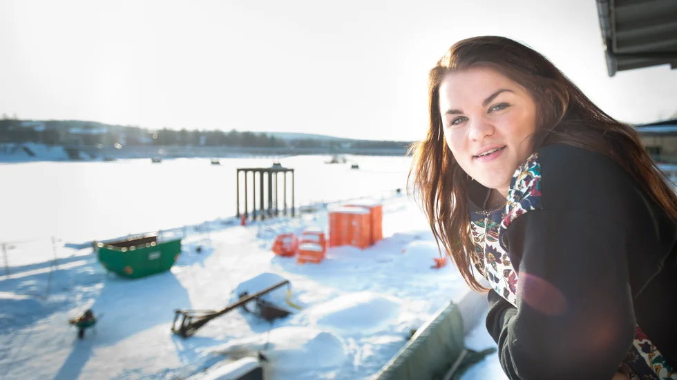 Förväntansfull. Just nu verkar det långt bort, men om drygt fyra månader sker första spelningen på Sofia Andersson Lundbergs flotte. Foto: Emilie Sjölund.