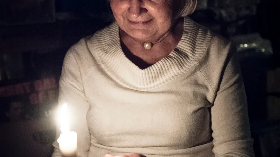 50 år sedan. Inga-Maj Lundström minns sitt luciaäventyr. Foto: Thea Holmqvist.