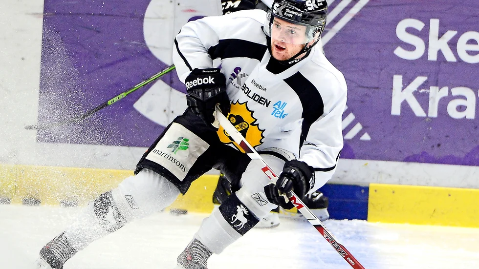 Sebastian Ohlsson får tillsammans med lagkamraten Andreas Wingerli representera AIK i Juniorkronorna.