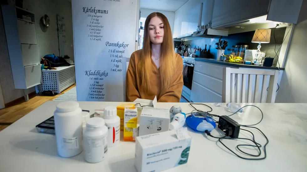 Cystisk fibros är en ovanlig sjukdom som kräver mycket medicinering och fysisk träning. Men de nya läkemedlen som inte ingår i högkostnadsskyddet skulle göra livet lättare för många. 