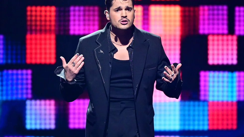 Programledaren Oscar Zia fick improvisera under direktsändningen av Melodifestivalen när SVT:s röstningsapp kraschade. Arkivbild.