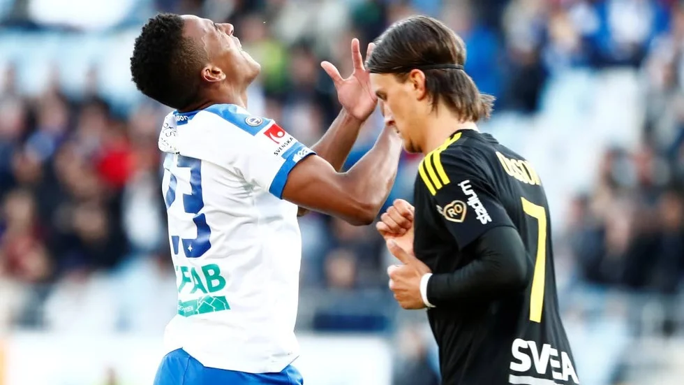 Niclas Eliasson hade en frispark som kunde seglat in som Årets mål i allsvenskan. Han, IFK och AIK fick nöja sig med 0-0.