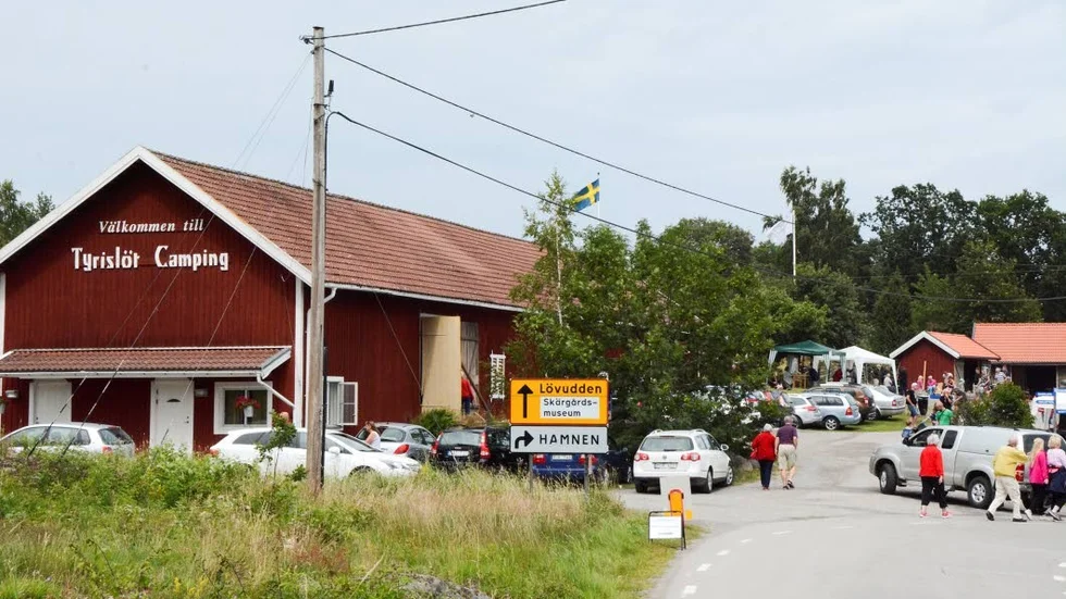 Tyrislöt. Ute i Sankt Anna. Sankt Anna får stöd av länsstyrelsen för netaltjänstombud.