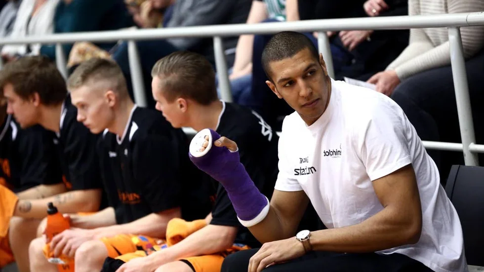 Snart tillbaka. Abdou Medjedoub har varit borta några veckor på grund av en fraktur i högerhanden men den här veckan ryker gipset och coachen Adnan Chuk hoppas att forwarden ska kunna spela några minuter i fredagens match mot Uppsala.