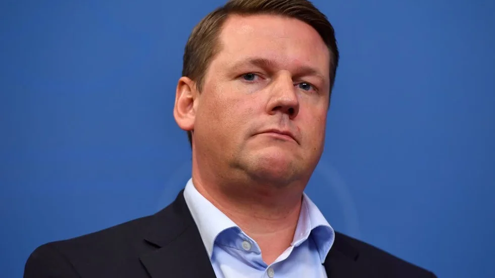 Tillsvidareanställning. Tobais Baudin är ordförande i Kommunal. Han skriver tillsammans med lokala företrädare om behovet av bättre villkor inom barnomsorgen.