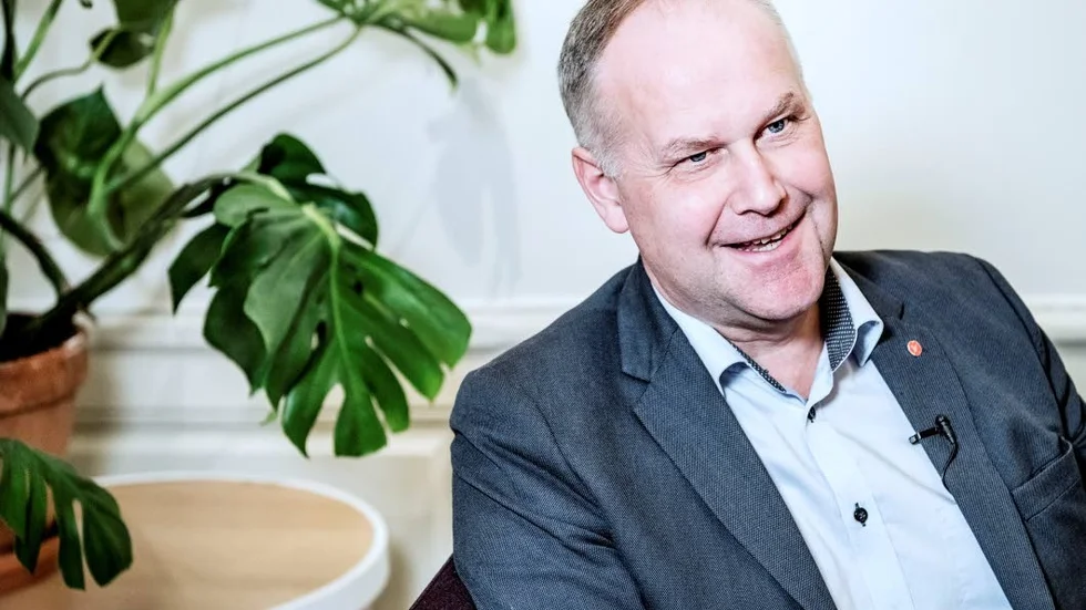 Omdömeslöst. Magnus Hedberg är kritisk mot Jonas Sjöstedt (V) (bilden) och Hanif Bali (M). Lagstiftarna ska hålla rågången skriver Hedberg.