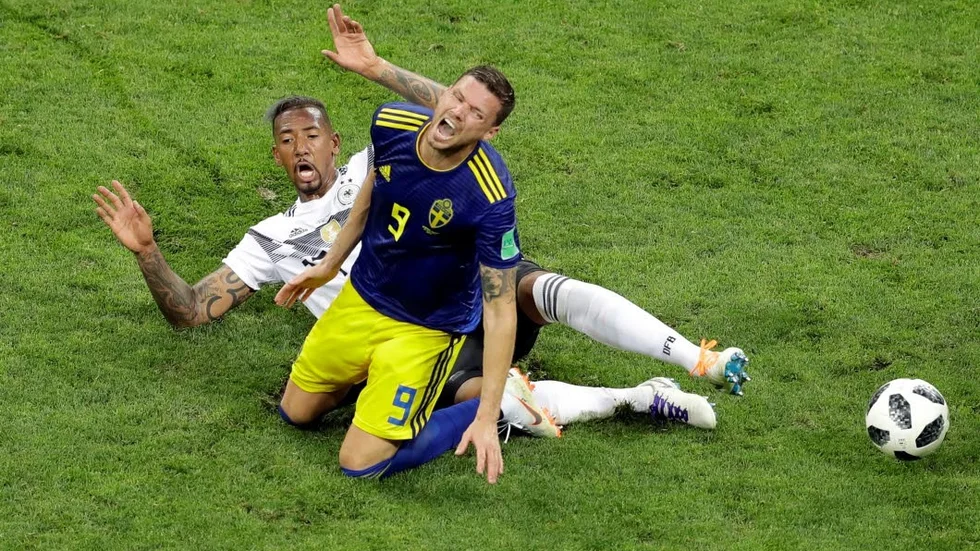 "Min fråga är dock – Var var VAR när Marcus Berg mejades ned av Jerome Boateng i första halvleken", skriver Kenneth Thapper i dagens krönika.