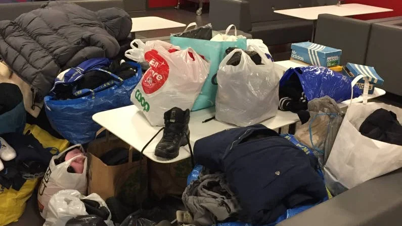 Insamling. Mängder av kläder, skor och andra saker samlades in i samband med insamlingsdagen på Bergska gymnasiet.