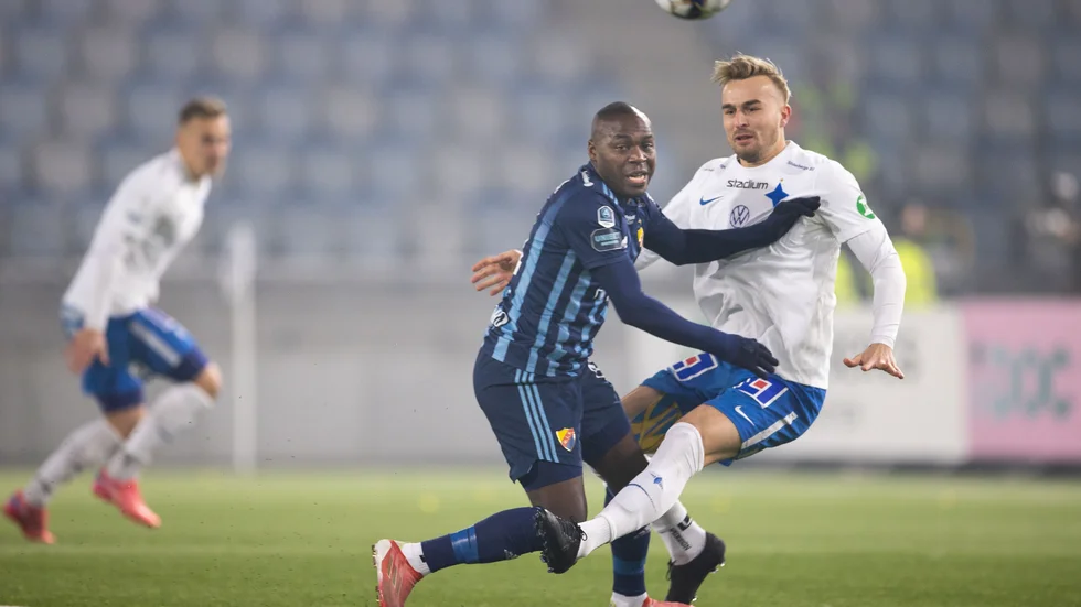 Henrik Castegren var mycket stabil i IFK:s backlinje och hade ett par sköna duster med bland annat Edward Chilufya.