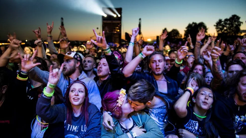 Tusentals. I veckan kommer tiotusentals festivalsugna till Norrköping och Bråvalla för att ta del av musik, fest och ståuppkomik.