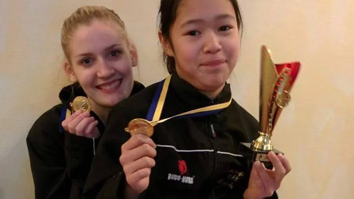 Medaljtjejer. Linda Andersson (brons) och Nova Perneturn (guld) försvarade Guldstadens färger i Malmö Foto: Privat.