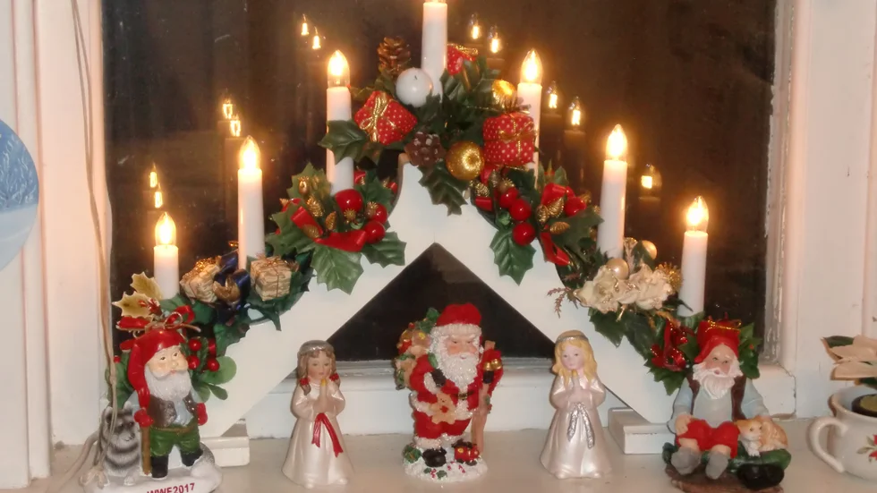 Adventsstaken blir som ny med manschetter inhandlade på second hand, skriver Gunnel Malm i Julita.
