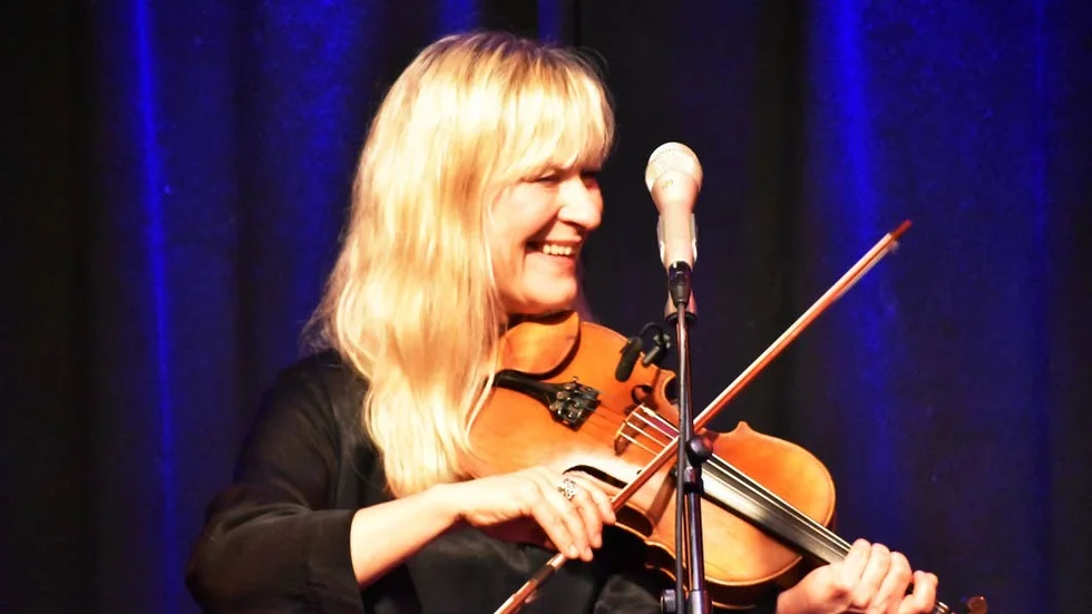 Willemark behärskar folkmusikens dramatiska berättartradition och spelade på ett fullsatt Crescendo.