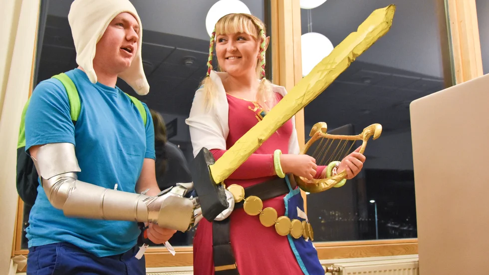 Johannes Uddling och Elly Olausson, här föreställande rollfigurer från Adventure Time och The Legend of Zelda, deltog under fjolårets evenemang.