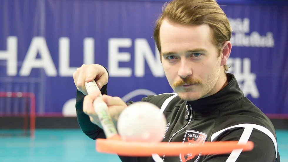 MED KLUBBAN I HAND. Joakim Nilsson är skadefri inom kort och lämnar då sysslan som tränare och blir spelare igen.