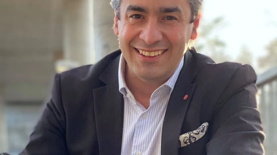 45-årige Khashayar Farmanbar (S) växte upp i Boden och spelade i många år handboll i Hornskrokens IF. Nu är han landets nya energi- och digitaliseringsminister.