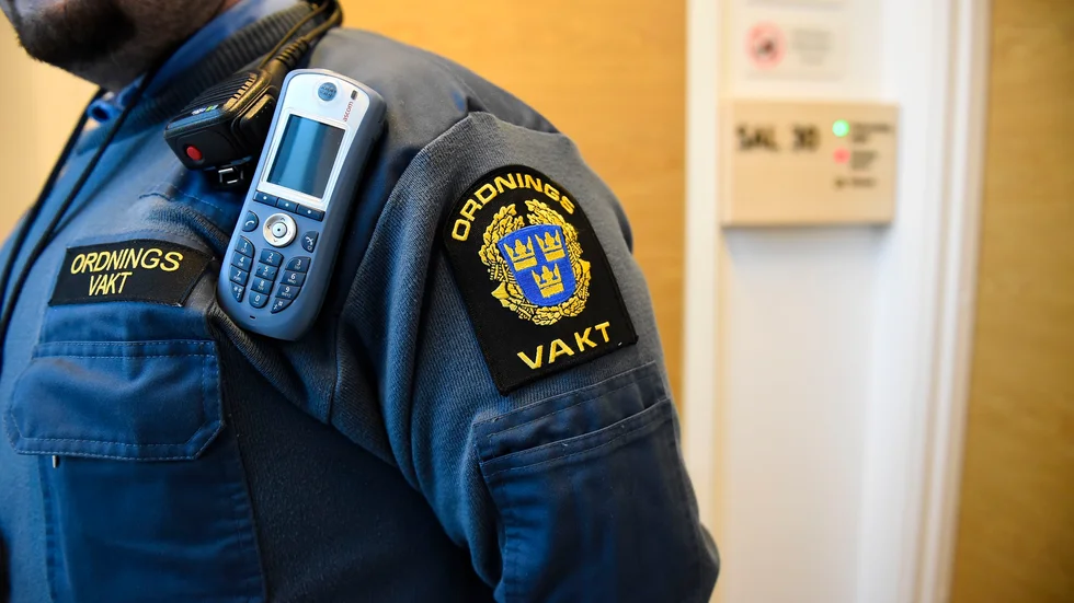 Försöket. Ordningsvakterna ska fungera som komplement till polisen under 2018. Foto: Emil Langvad/TT.