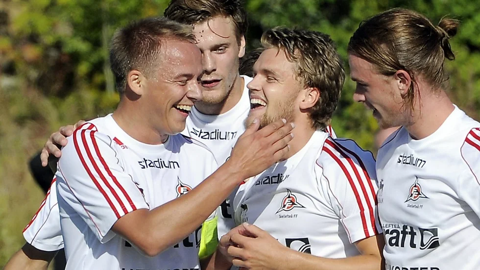 Krister Andersson, i mitten, fortsätter i FF:s matchtröja. Arkivbild: Ulf Johansson