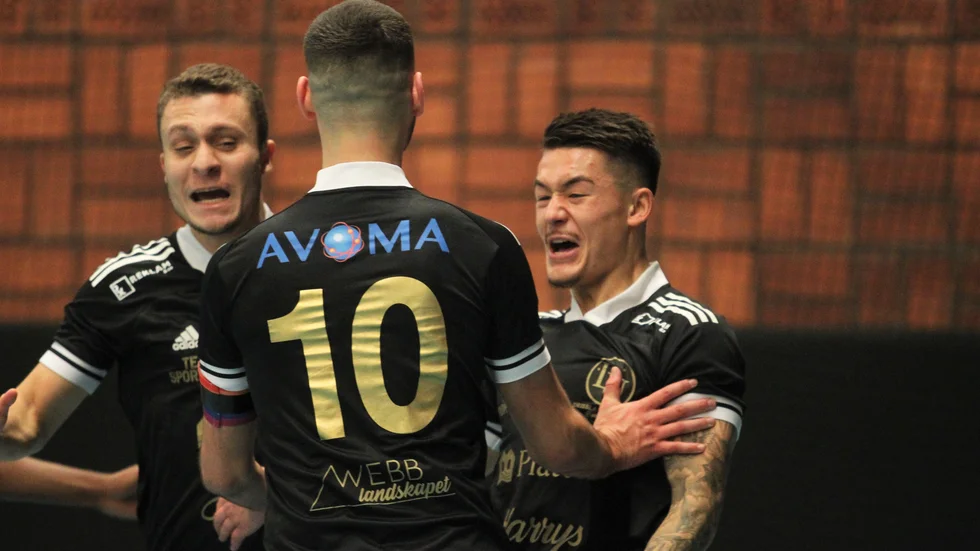 Två av de främsta Dribblaspelarna mot Ektorp. Vinicius Rodrigues och Adam Larsson var inblandade i många av målen. Brassen Rodrigues rev ned applåder från publiken med sina läckra dribblingar och passningar, medan Larsson nästan blev matchhjälte med ett hattrick. 