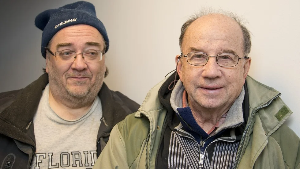 Arne Stellin, till vänster, och Lennert Öhman har förgäves letat bland avfallet på återvinningscentralen efter Arvidsjaurs bortkastade idrottshistoria. ”Protokollsböcker, årsböcker… Allt är borta. En bedrövelsens dag”, säger Lennart Öhman.