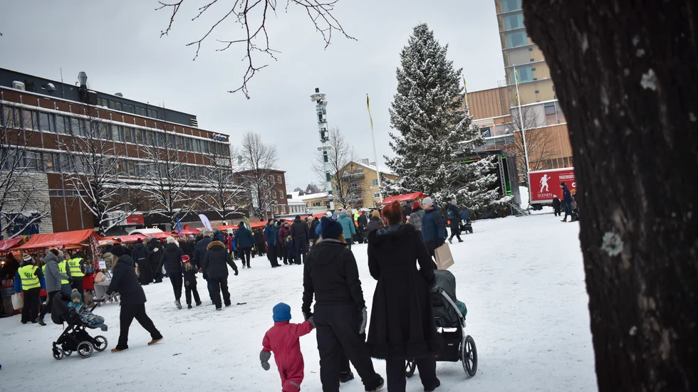 Skyltsöndagen lockade massor av folk.