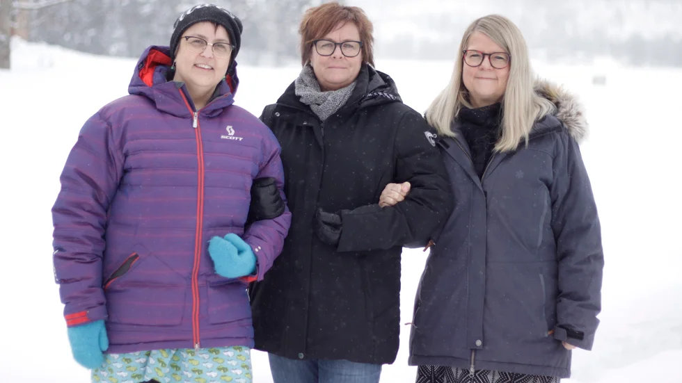 Armkrok. Ethel Cavén, Erika Grönlund och Charlotte Hultdin vill skapa en gemenskap bland kvinnor i Malå. 