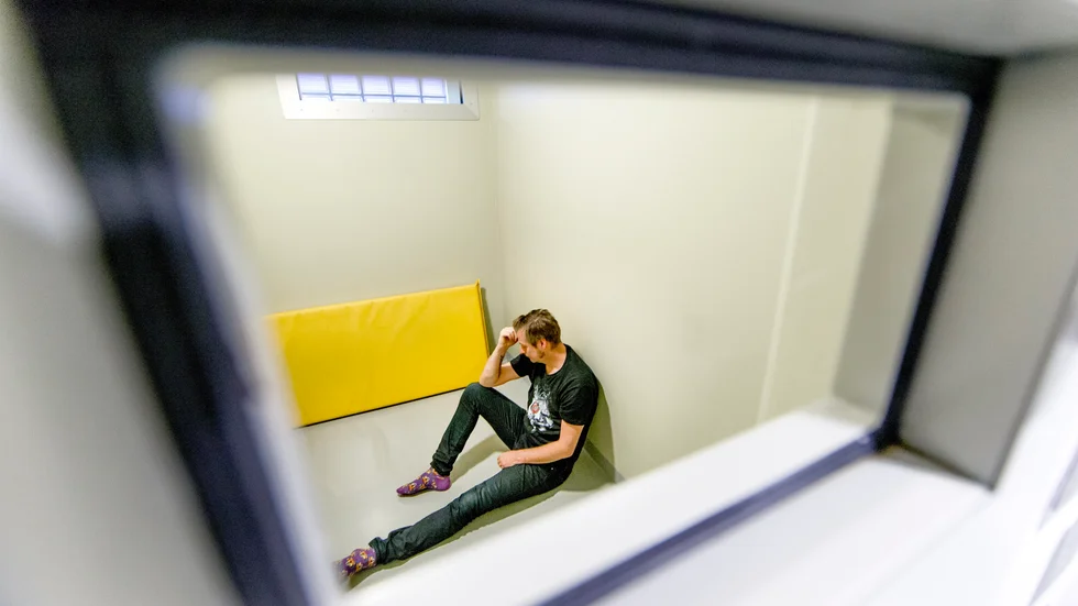 Fem personer hamnde i fyllecell, omhändertogs av polisen enligt lagen om berusade personer.