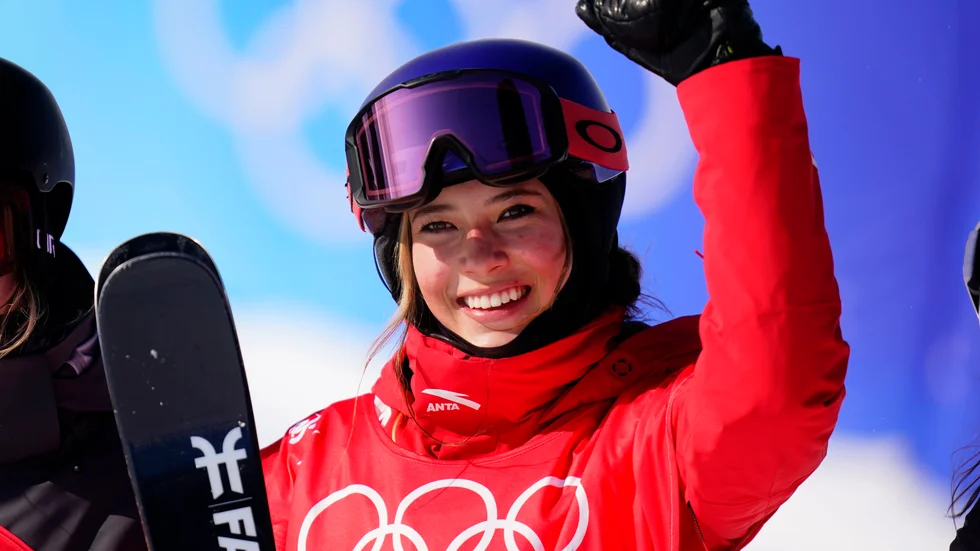 Kinesiska superstjärna Eileen Gu tog dubbla OS-guld i freeski.