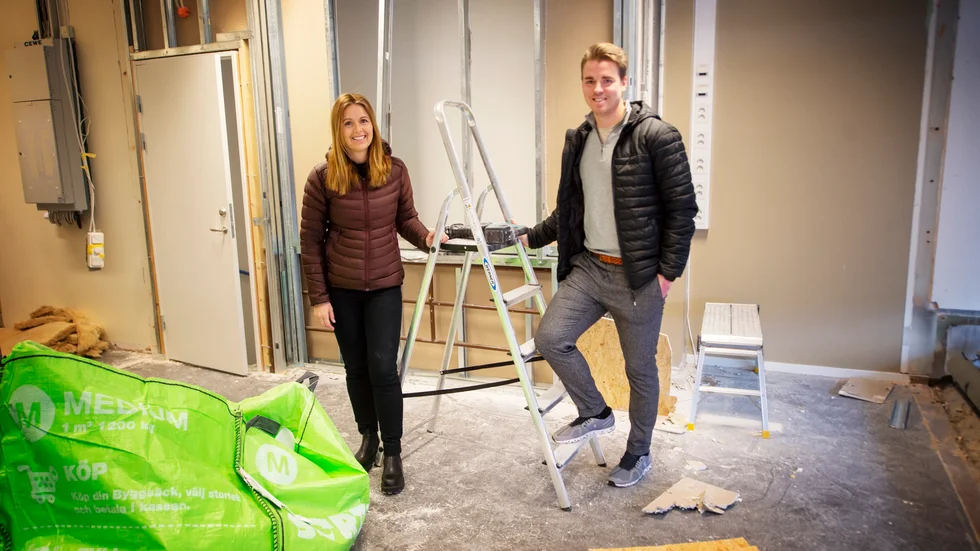 Det blivande väntrummet med stora fönster ut mot Storgatan och Sankt Annegatan. Här kommer man att sätta en plastfilm på delar av fönstret så att kunderna inte ska känna sig iakttagna.