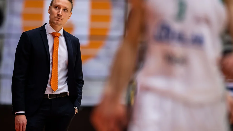 Mikko Riipinen har inte många spelare tillgängliga just nu.
