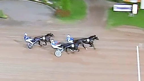 Marre R.F närmade sig vinnaren Lens Gutt över upploppet, men i mål fattades det en halv längd.