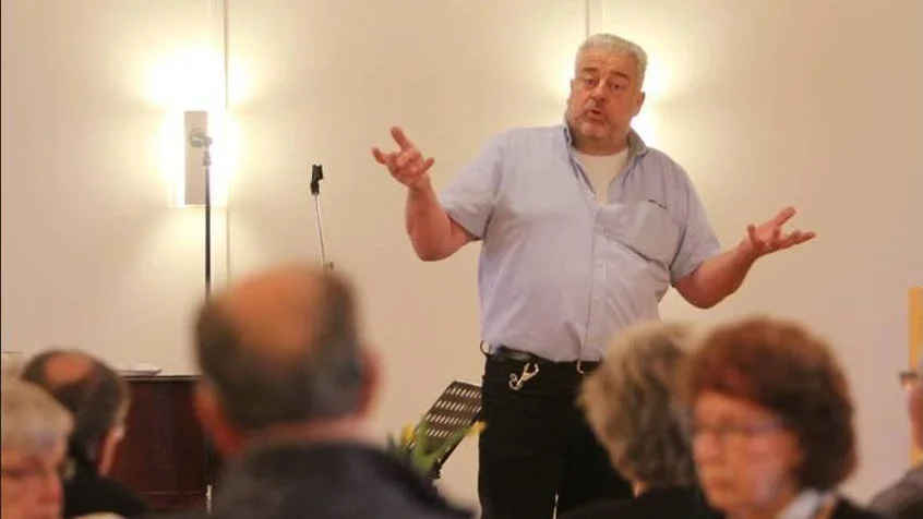 Bertil Eklund (NB), gruppledare, har två mandat att förhandla med.