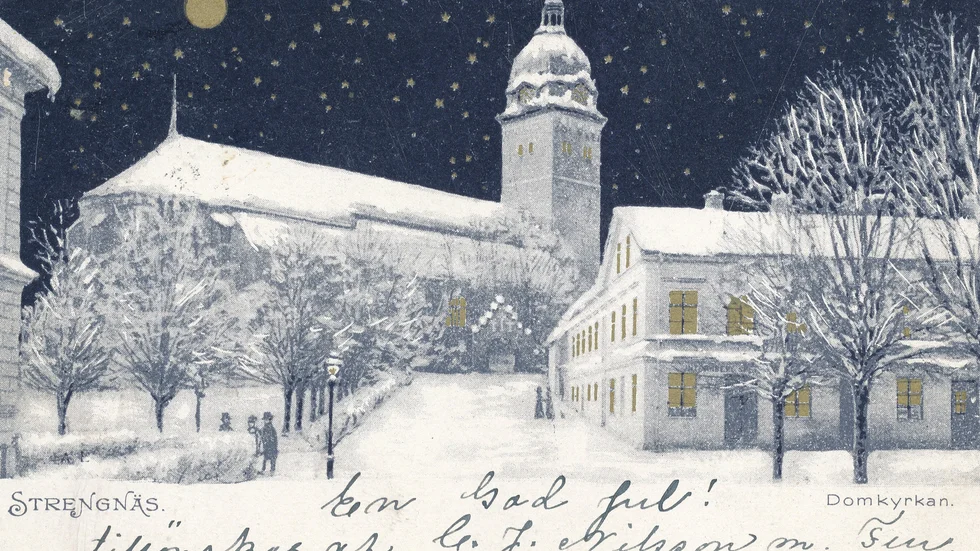 Här syns det Lundmarkska huset på ett Strängnäsvykort som frankerades den 23 december 1902, till Handlaren Herr A. Andersson m. Fru, Östermalms saluhall 155–156 Stockholm.                                                                                                                                                                                        