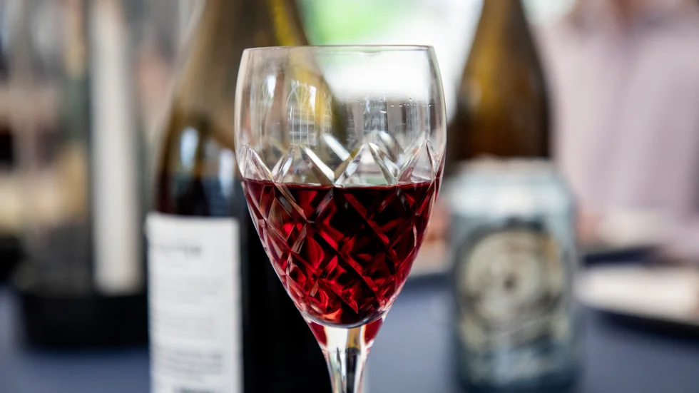 Flera remissinstanser och en intern rapport från socialdepartementet har sagt att Systembolagets monopol kan riskeras om gårdsförsäljning införs. Arkivbild.