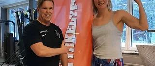 Simstjärnan Sarah Sjöström på blixtbesök i Jokkmokk – då gick pojkvännen ner på knä och friade