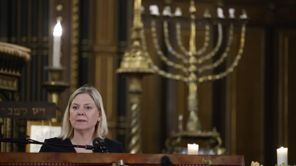 Statsminister Magdalena Andersson talade vid Judiska församlingens minneshögtid för Förintelsens offer i Stockholms stora synagoga.