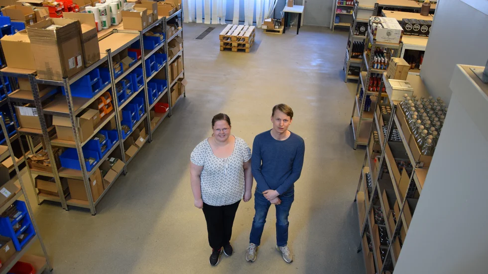 Lisa Andersson och Anders Zettergren på Kryddlandet visar företagets nya lokaler på Entreprenören där det finns utrymme för fortsatt tillväxt.